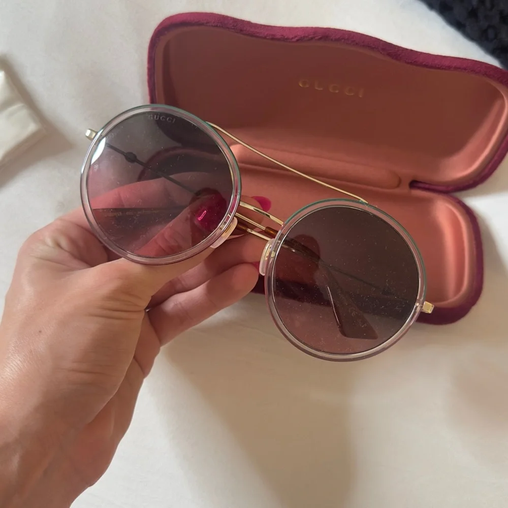 Guccci sunglasses with case - Picture 2 of 6
